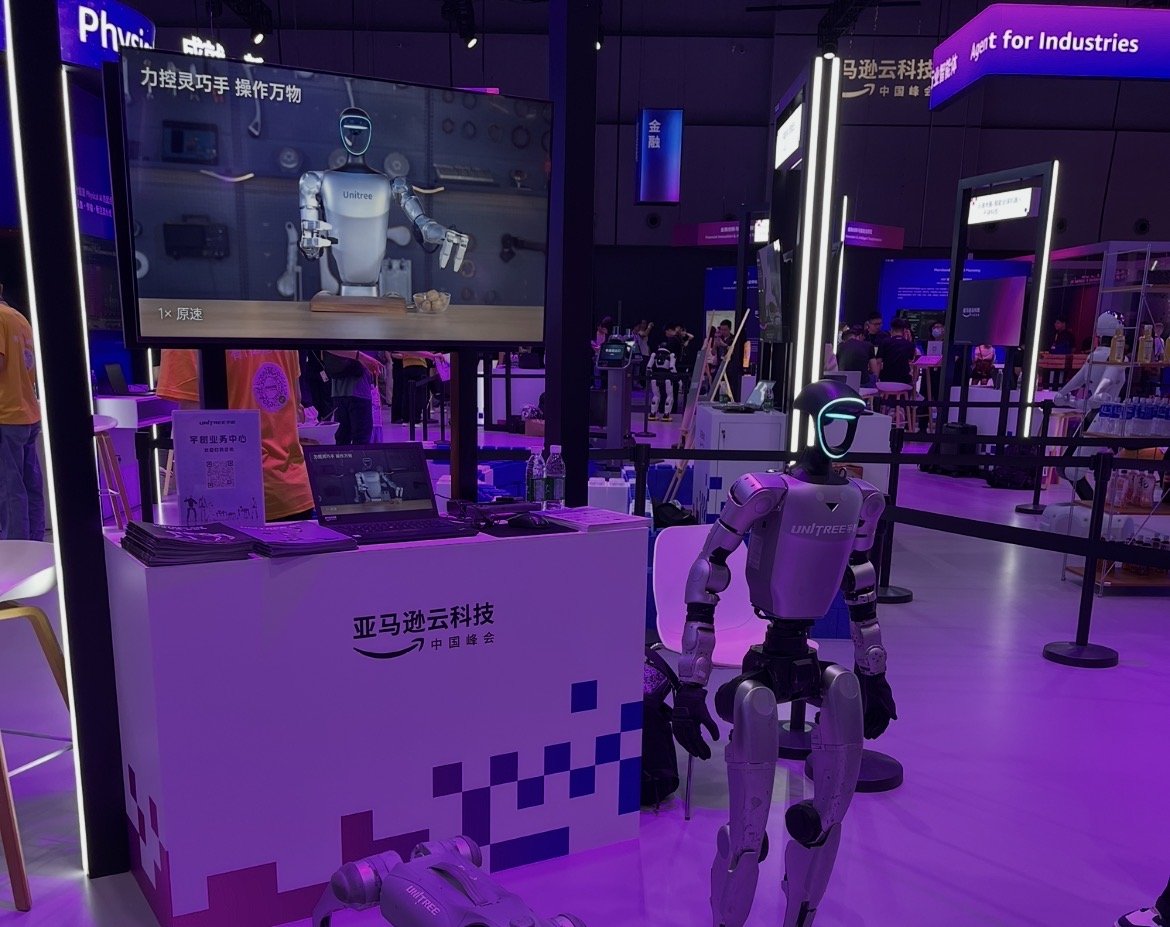 AWS Physical AI 展台上的宇树人形机器人
